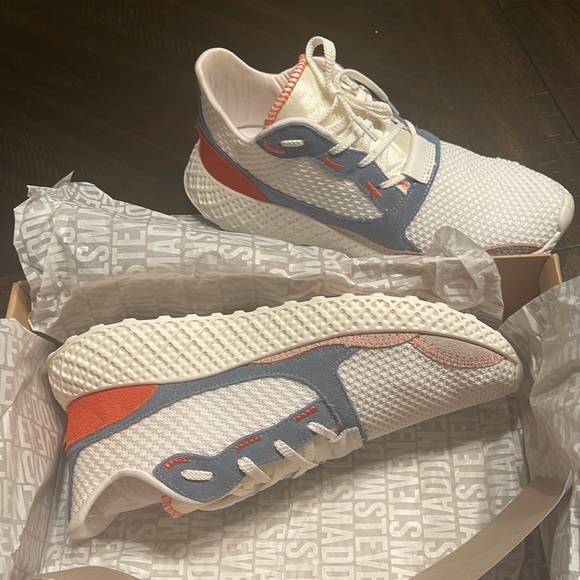 New Steve Madden Run - Picture 7 of 9